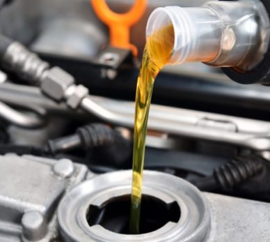 Thay dầu và lọc dầu xe ô tô
